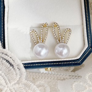 Επίχρυσα σκουλαρίκια με πέρλα και ζιργκόν ''elegant rabbit''