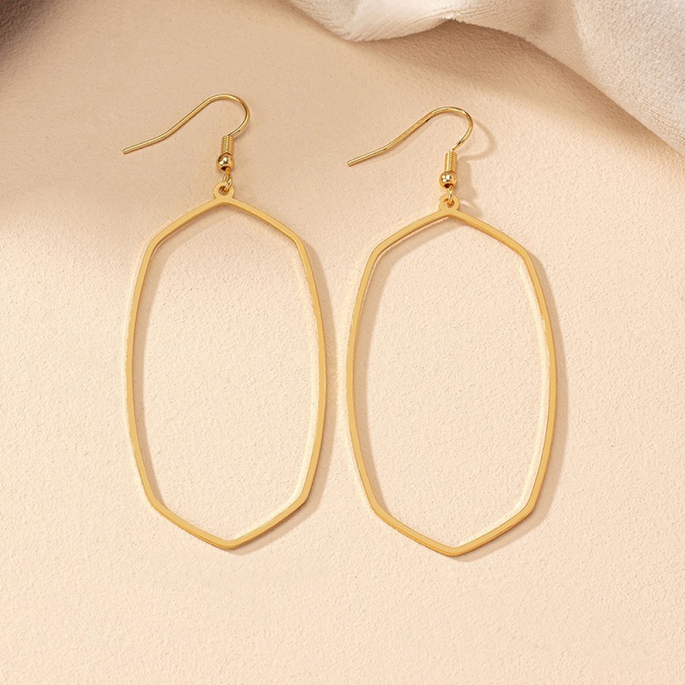 Επίχρυσα κρεμαστά σκουλαρίκια σε σχήμα οβάλ