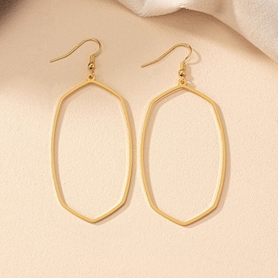 Επίχρυσα κρεμαστά σκουλαρίκια σε σχήμα οβάλ