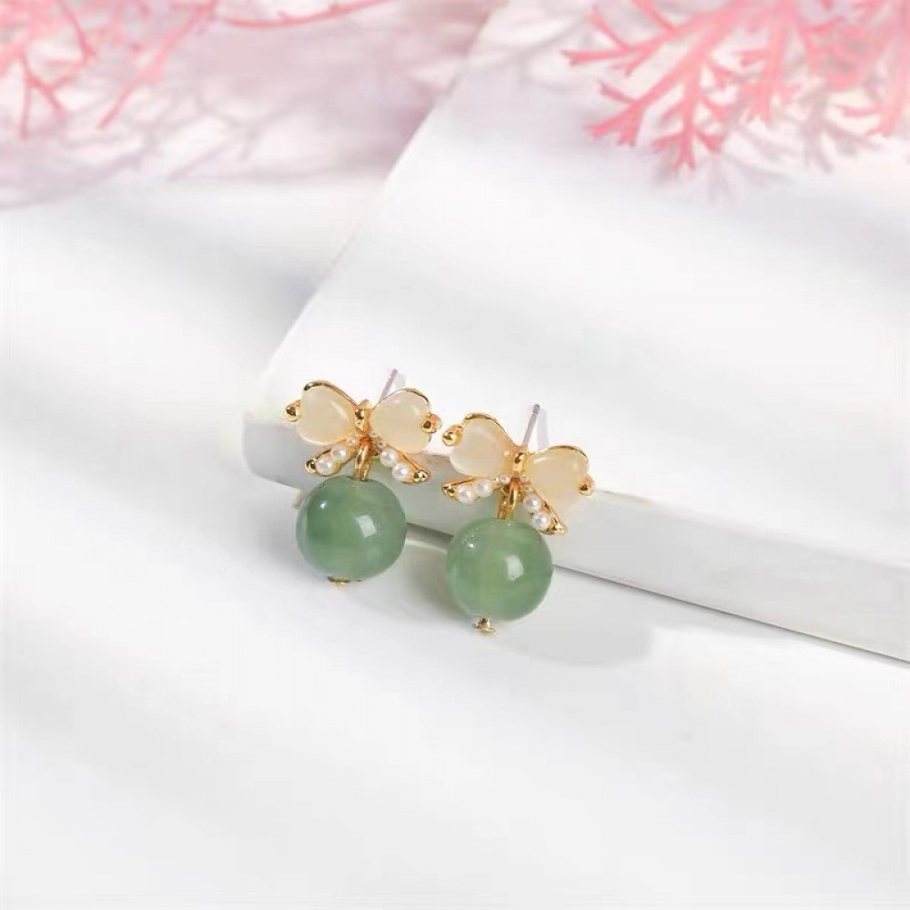 Σκουλαρικια πρασινη οπαλίνα με φιογκάκι λευκό ιβουαρ