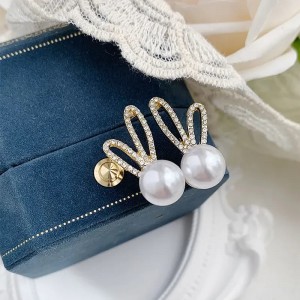 Επίχρυσα σκουλαρίκια με πέρλα και ζιργκόν ''elegant rabbit''