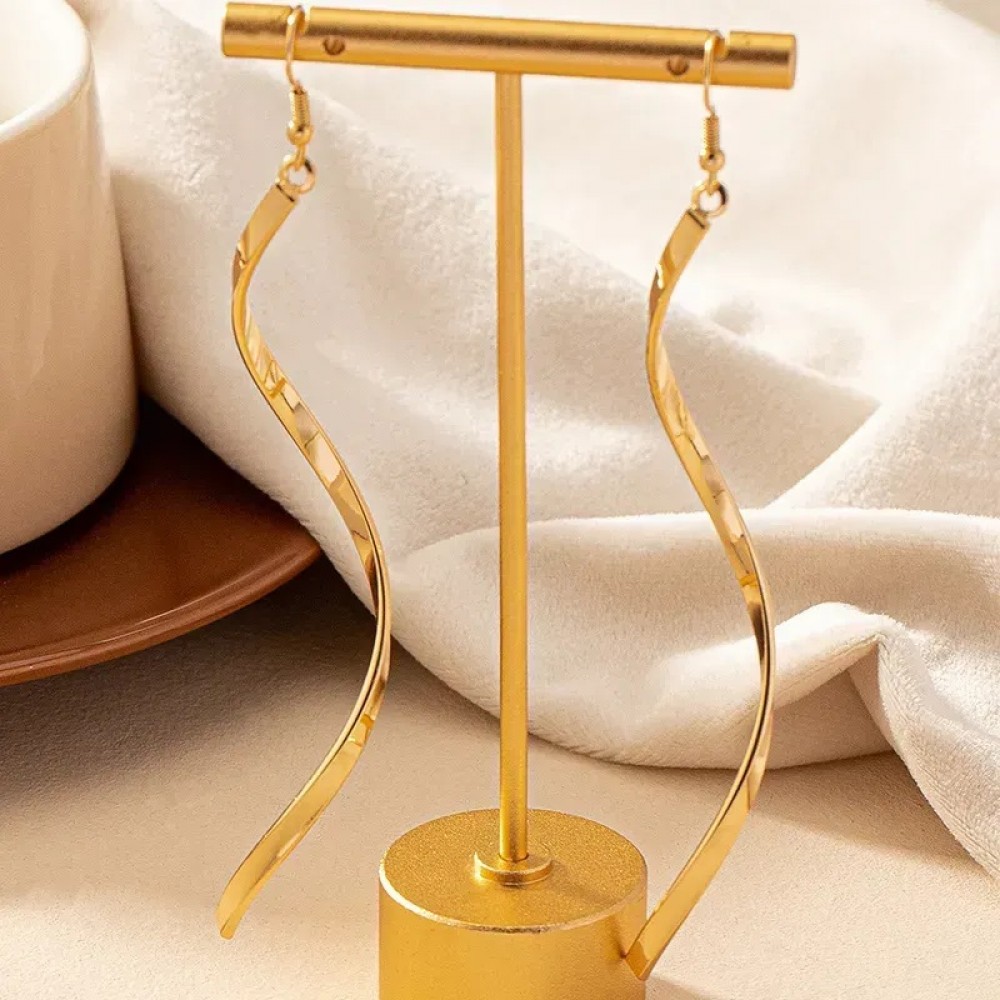 Επίχρυσα σκουλαρίκια με στριφογυριστό σχήμα