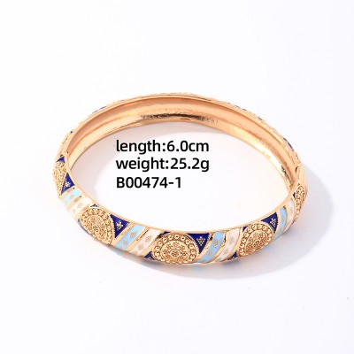 Ατσάλινη επίχρυση χειροπέδα χρυσό-μπλε με ανάγλυφα στοιχεία