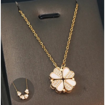 Επίχρυσο κολιέ 18Κ σε σχήμα τετράφυλλο και ζιρκόν κρυστάλλους.